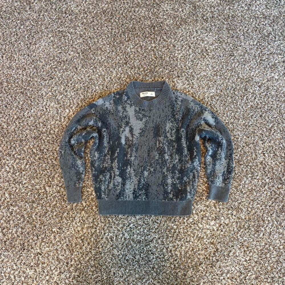 Hollister Men's Textured Gray Crewneck Sweater